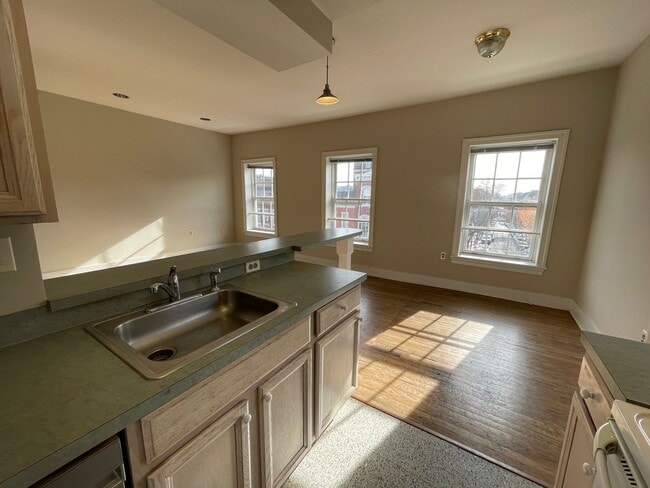 Building Photo - Junior League - 3039 M