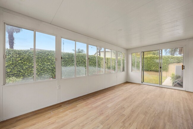 Building Photo - 3-Bed, 2-Bath Single-Family Residence With...