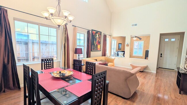 Building Photo - Beautiful Executive Rental in West Sacramento!