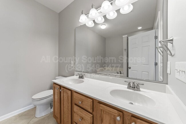 Building Photo - 264 Viareggio Road