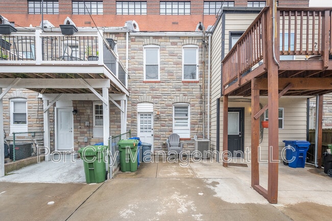 Building Photo - 127 S Robinson St