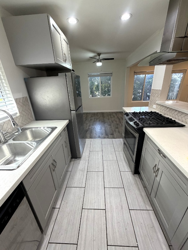 Building Photo - 1040 N Sierra Bonita Ave