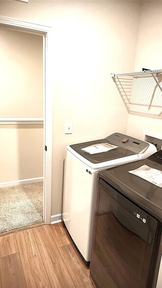 Building Photo - Room in Townhome on Grays Ml Rd