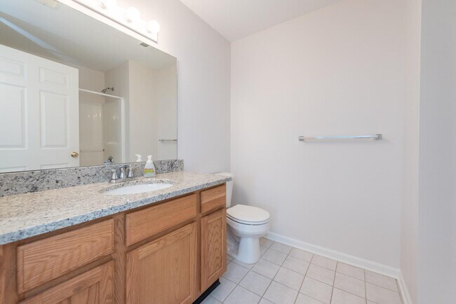 Building Photo - 2800 S Knightsbridge Cir