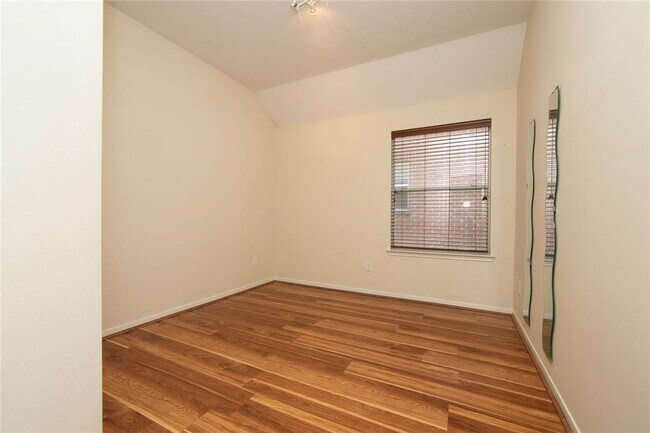 Building Photo - 13113 Sunset Cliff Ct