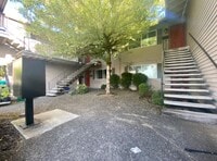 Building Photo - Montavilla 1 Bedroom Main Floor Apartment w/ A/C and Off Street Parking~ PETS WELCOME! 95 Walkscore!