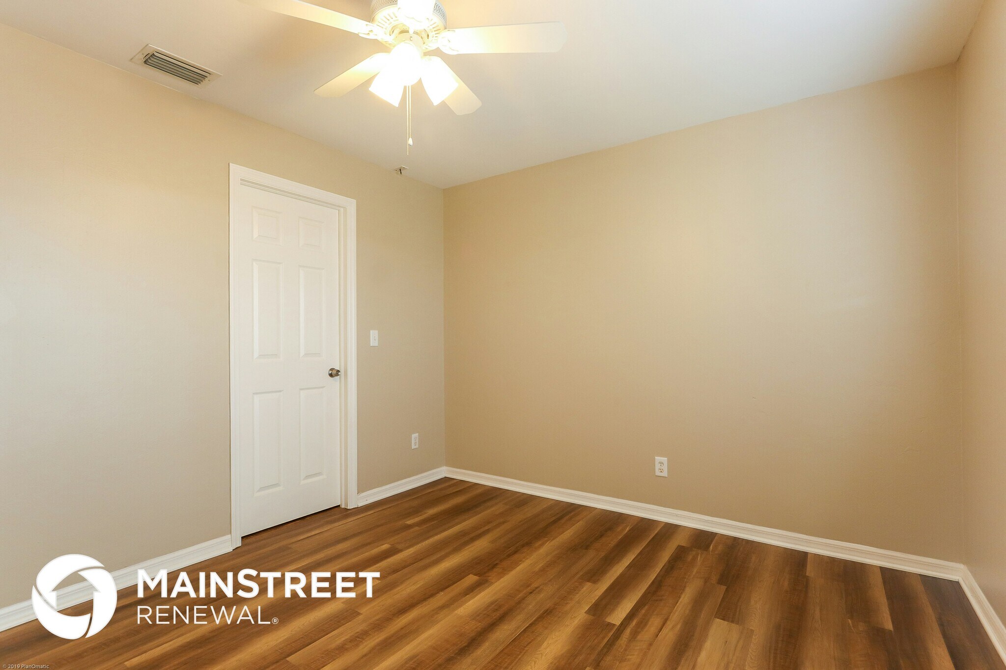 Building Photo - 2211 NE 5th Ave