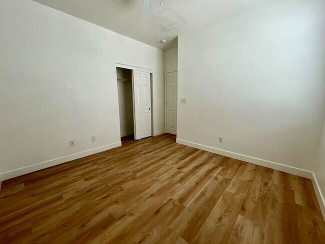 Building Photo - Sweet 2 stories single-family house with 4 bedrooms