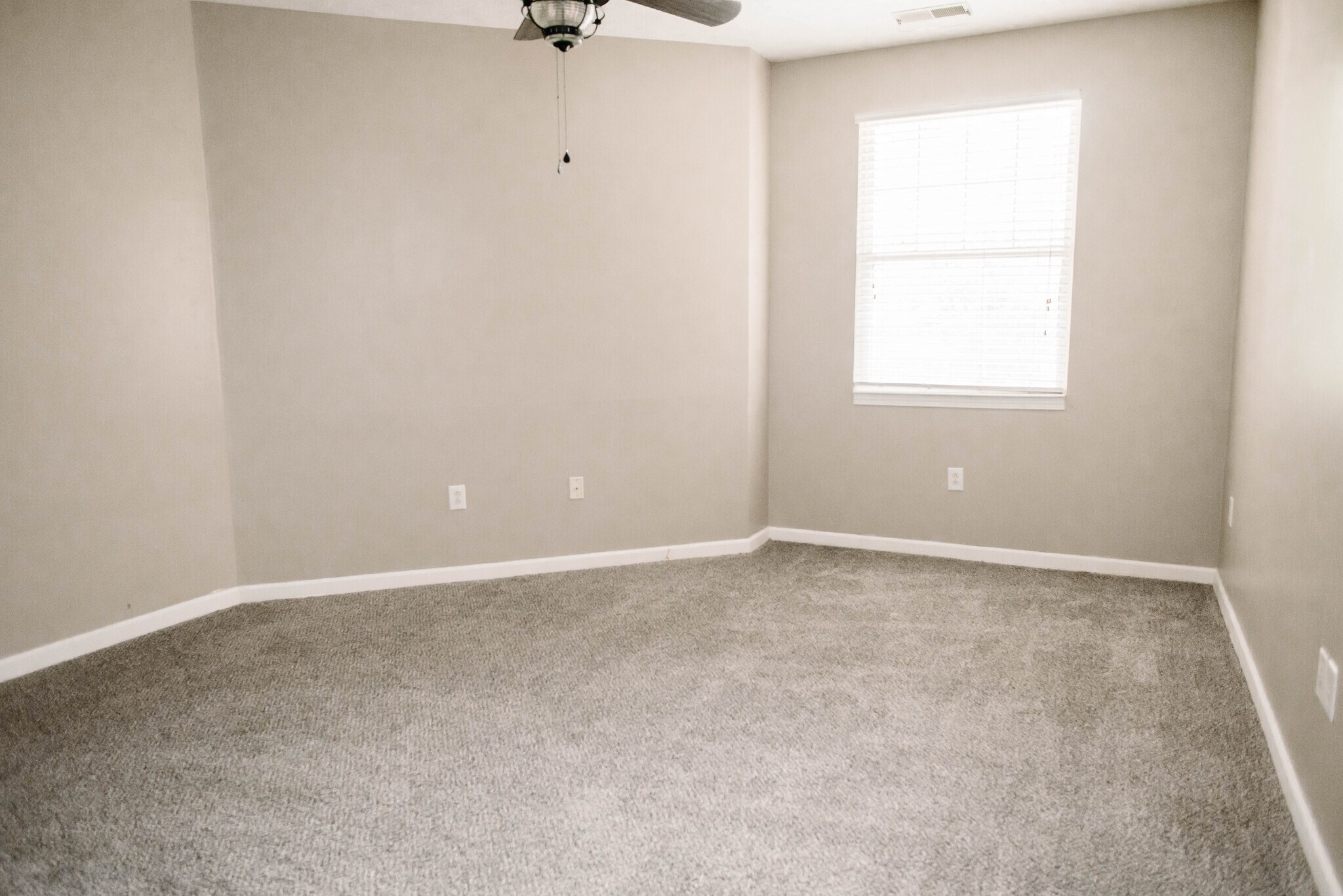 Building Photo - 1422 Eagle Pointe Dr