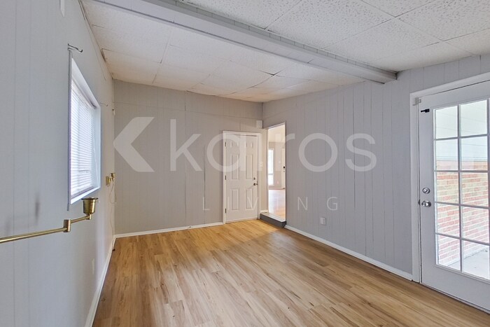 Building Photo - 425 St Edward Ln