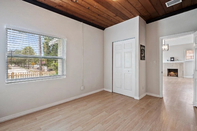 Building Photo - 3421 Pinewood Ave