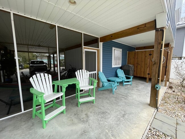 Building Photo - OFF-SEASON MONTHLY RENTAL - ESCAPE THE WINTER MONTHS!!!