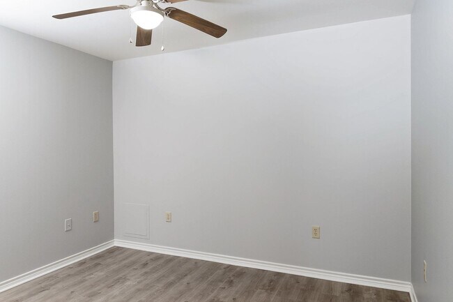 Building Photo - College Station home with stalls and arena on site!