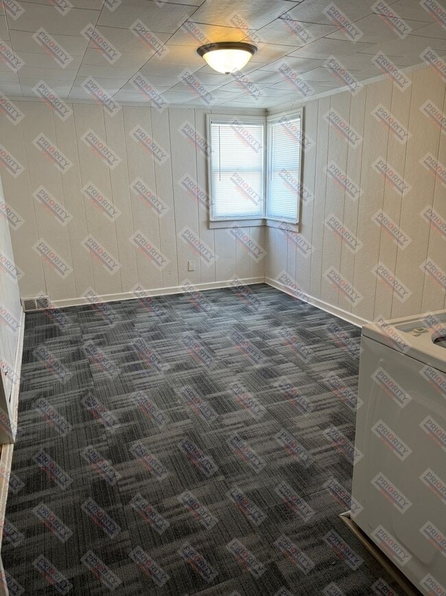 Building Photo - 2 bedroom, 1 bath, 792 sqft single-family house