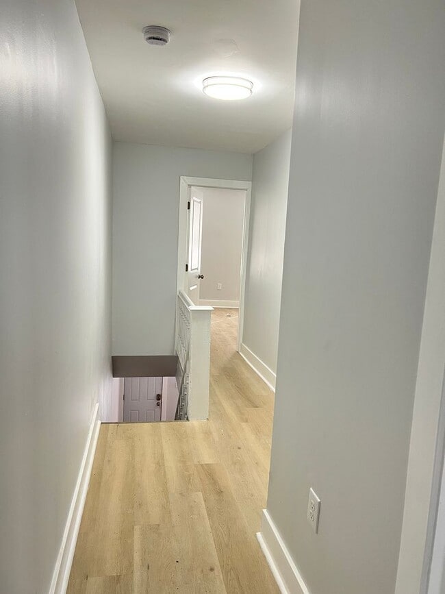 Building Photo - Remodeled 3b/1.5b House in South Philly! Section 8 ONLY!