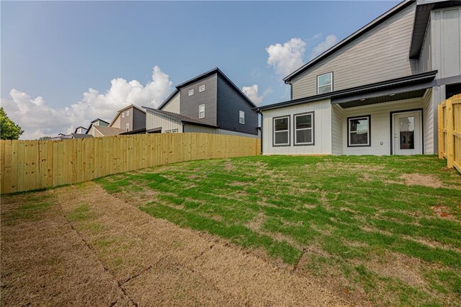 Building Photo - 1602 SW Casuarina Dr