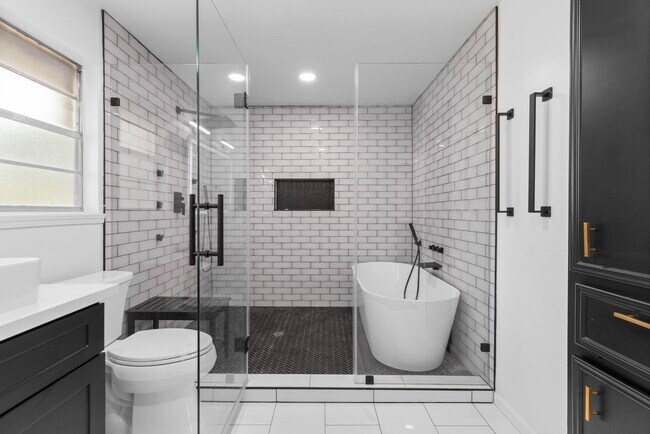 Building Photo - 5206 Lodge Creek Dr