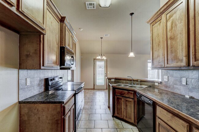 Building Photo - AVAILABLE 3-15-2020  FOR OCCUPANCY IN YUKON, MUSTANG SCHOOLS!