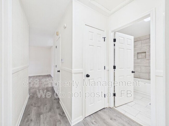 Building Photo - 7907 E 51st St