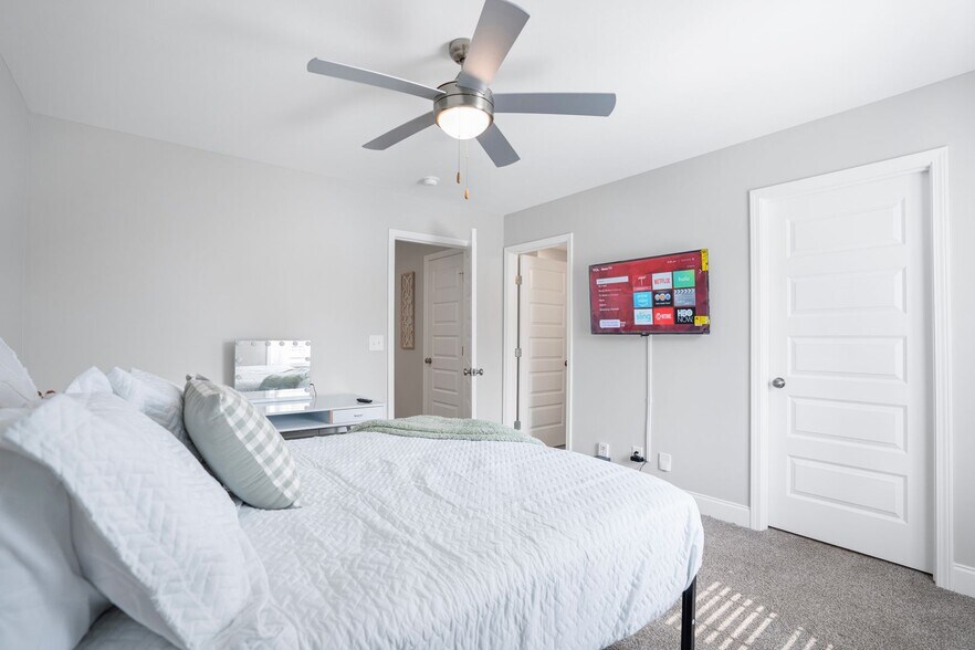 Building Photo - 156 Excell Rd