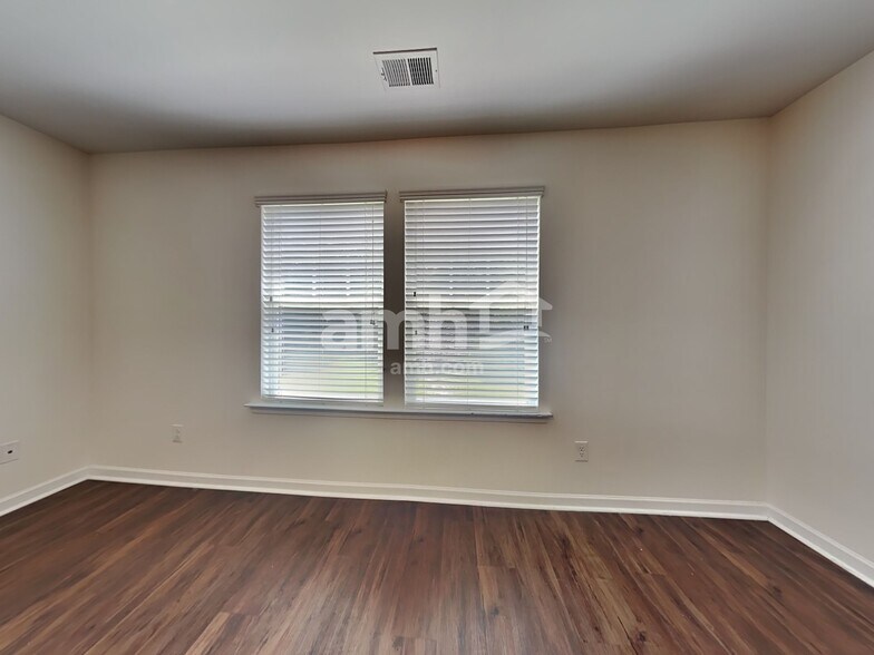 Building Photo - 138 Blackwater Way