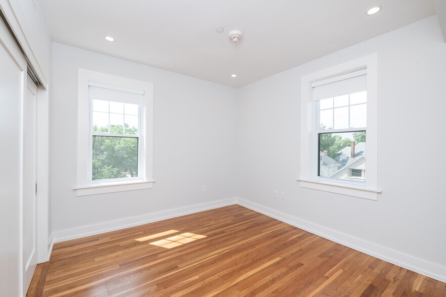 Building Photo - 16 Forest St