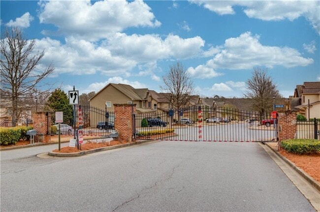 Building Photo - 2718 Beynon Ln NE