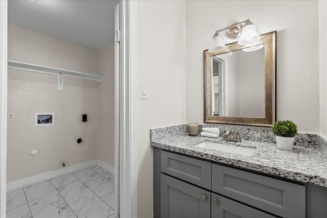 Building Photo - 15514 Diana Ln