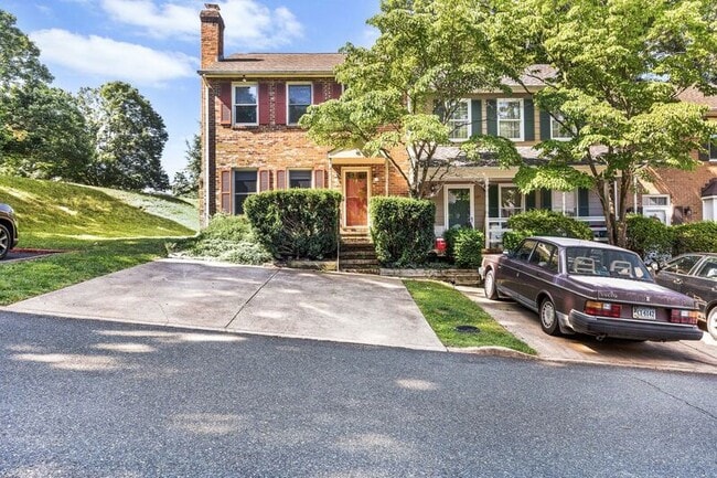 Primary Photo - 439 Wynridge Dr