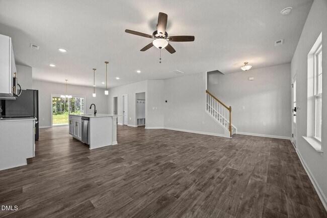 Building Photo - 200 Beacon Hl Rd