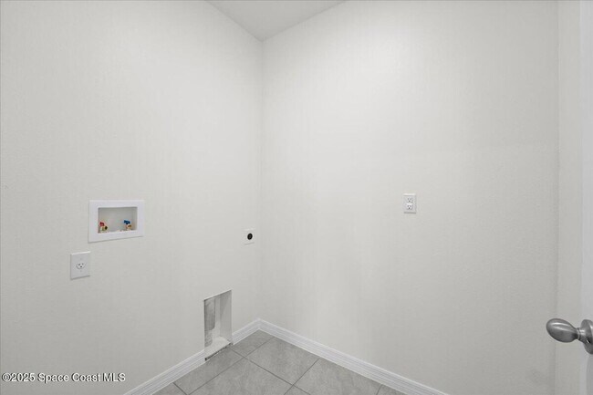 Building Photo - 1854 Capital Dr SE