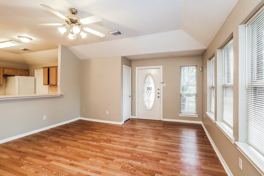Building Photo - 22946 Sugar Bear Dr