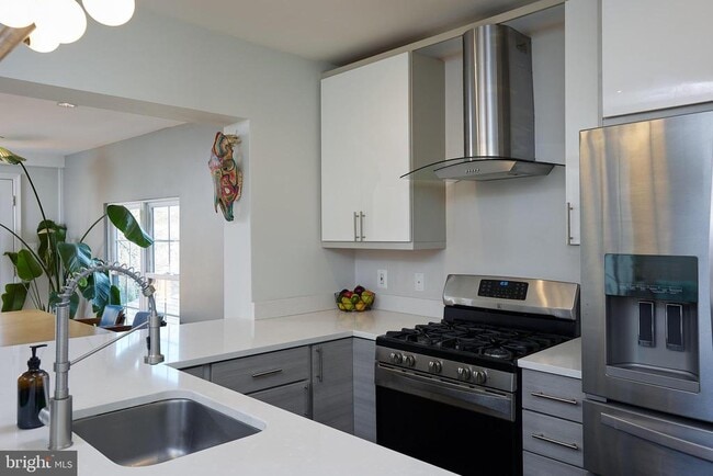 Building Photo - 421 Longfellow St NW