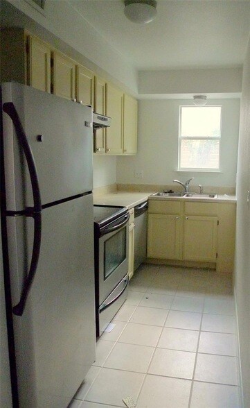 Building Photo - 3300 Clawson Rd