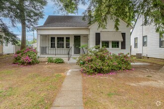 Building Photo - 2 Bedroom Home Available June 10th In Nort...