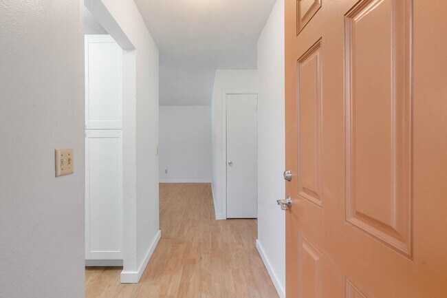 Building Photo - $500 off! Updated, upstairs 2-bdrm/1-bath triplex apt—On-site w/d, off-street parking, near downt...