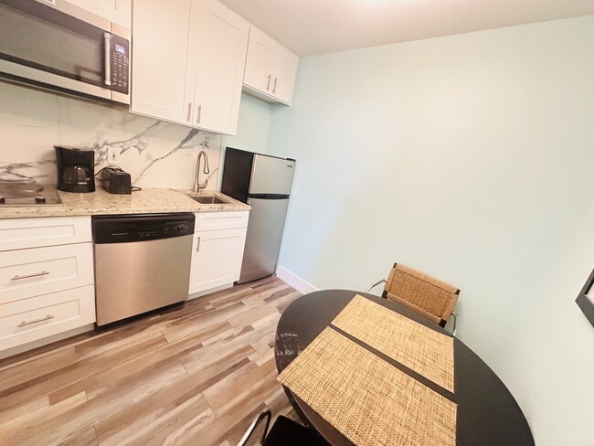 Building Photo - 611 Destiny Dr