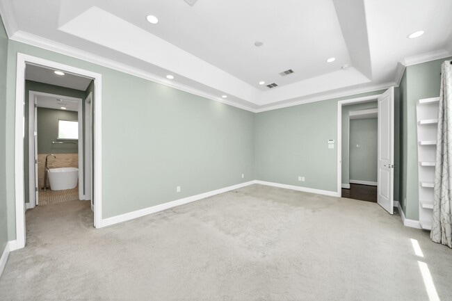 Building Photo - 1716 Stuart St