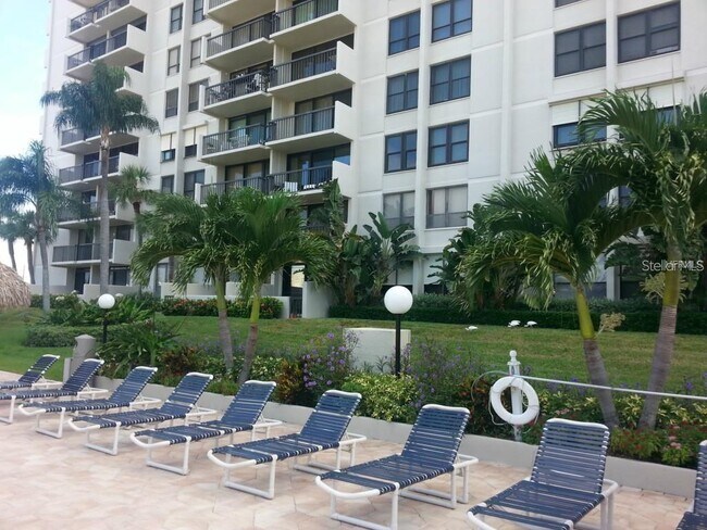 Building Photo - 400 Island Way