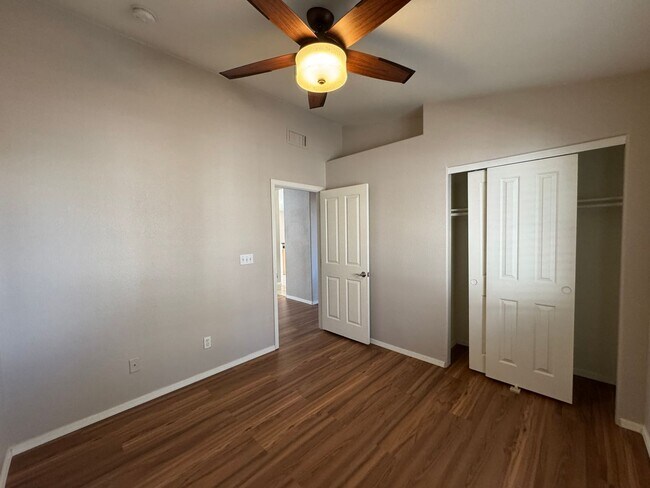 Building Photo - Great 4Bdm 2Ba Home, in a well desired loc...