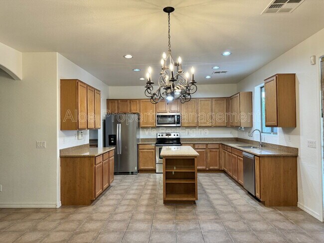 Building Photo - 43658 Caven Dr