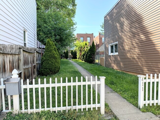 Building Photo - 411 Sapphire Way