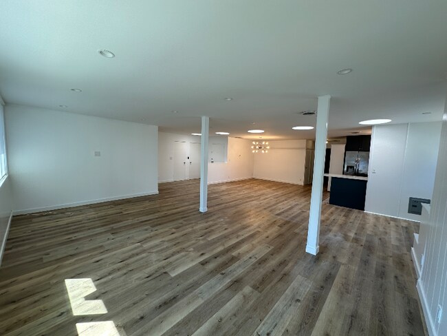 Building Photo - 160 S Hayworth Ave