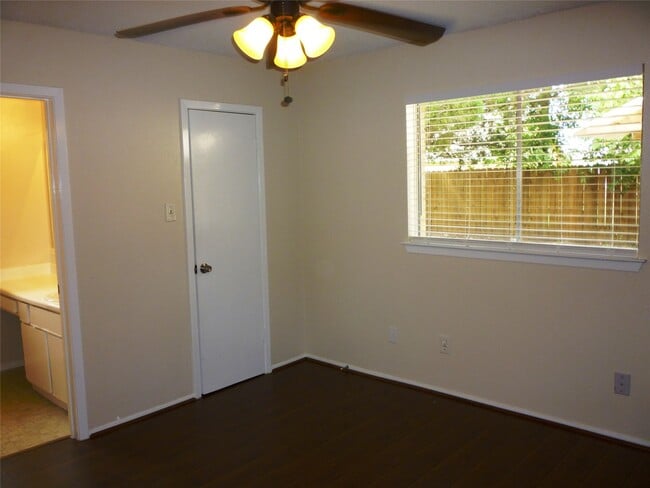 Building Photo - 7207 Grackle Dr