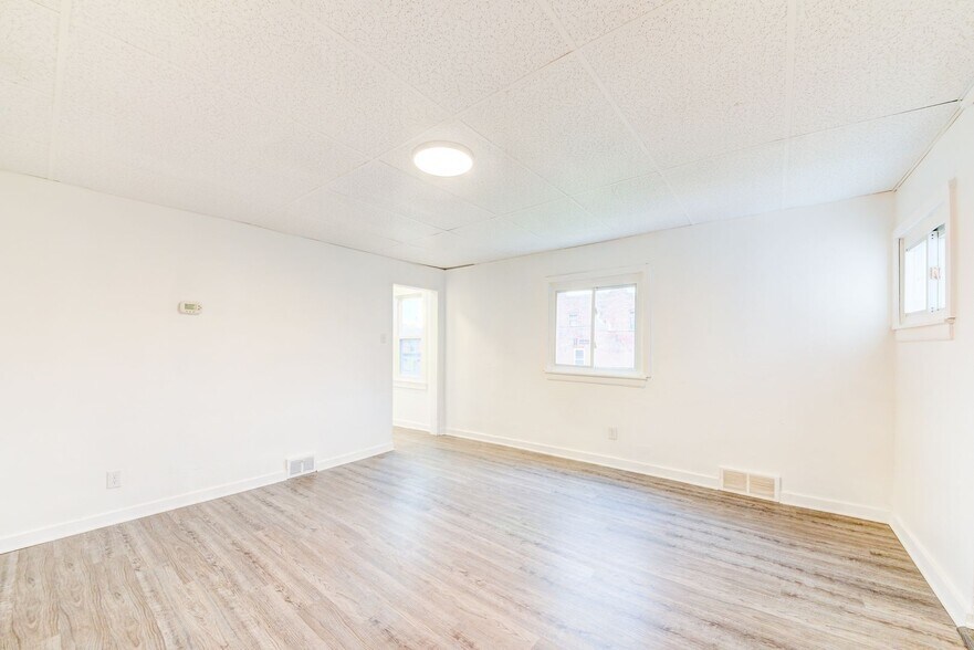 Building Photo - 615 E Warrington Ave