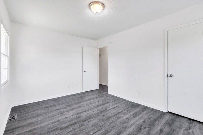 Building Photo - Spacious 4BR, 2BA Tri-Level Home with versatility and flexibility.  $1675 /mo rent***