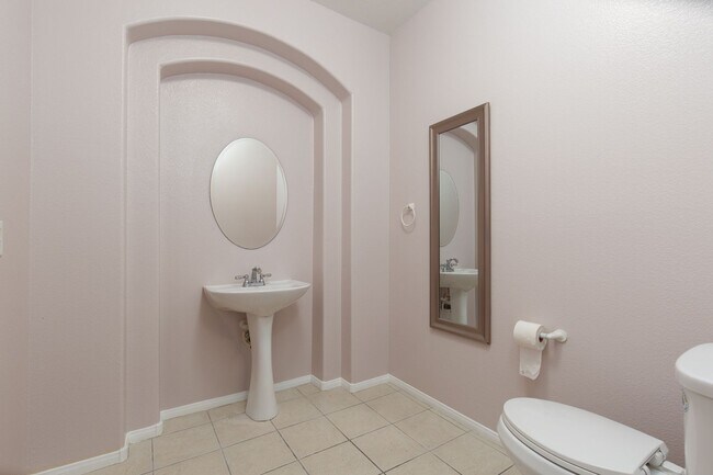 Building Photo - Enormous Silverado Ranch pool home with new paint and carpet