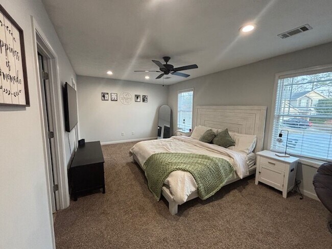 Building Photo - Beautiful Home in Phenix City