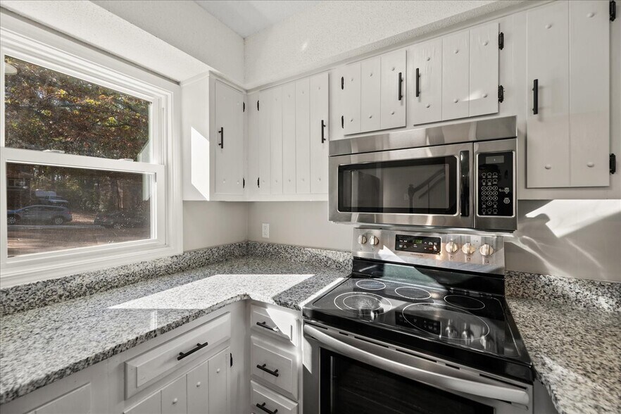 Building Photo - 5508 Kaplan Dr