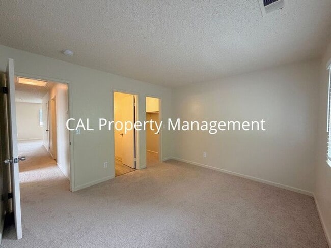 Building Photo - Condo for Rent in North Salinas!